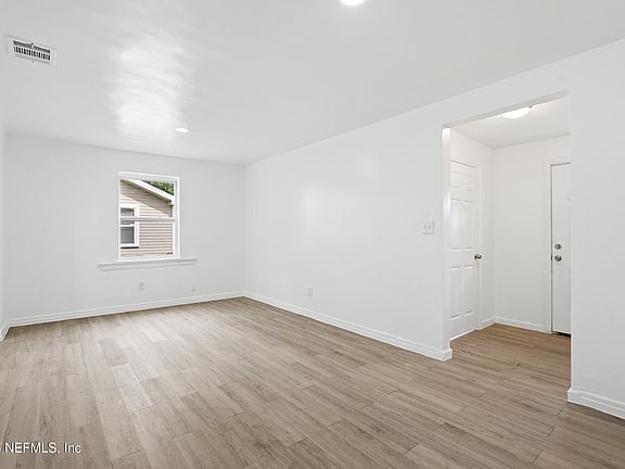 5th image of 3267 SUNNYBROOK Avenue N