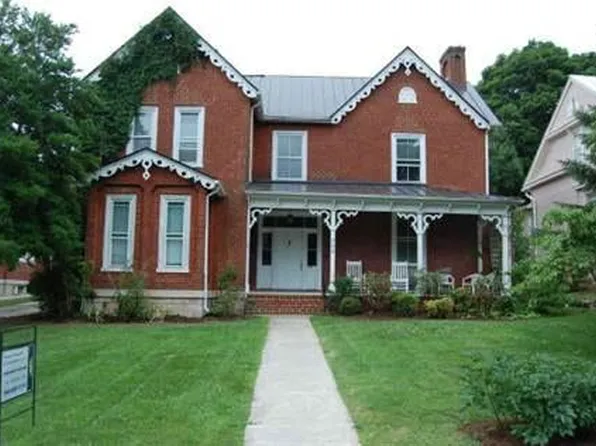 308 S Main St APT 4, Lexington, VA 24450