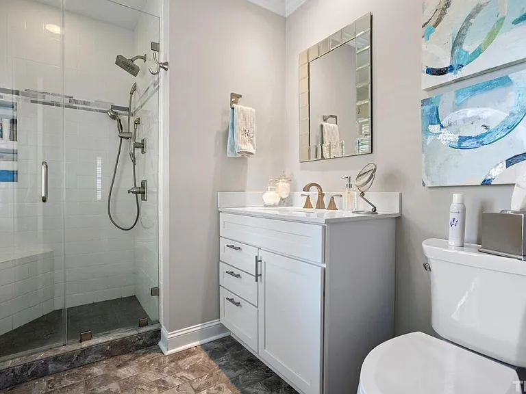 426 Devonshire Ln — Photo 9