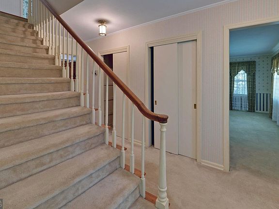 3rd image of 400 Harris St