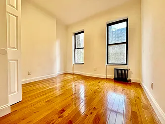 Rented by HOLTON REAL ESTATE INC.