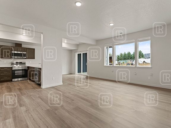4th image of 215 S Grady Ln #1