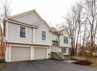 37 Woodsedge Ct, Berlin, CT 06037