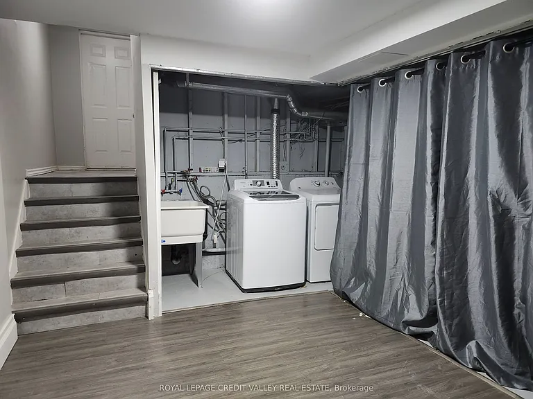 800 Dundas St W #39 — Photo 18