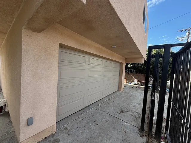 1419 E 50th St — Photo 12