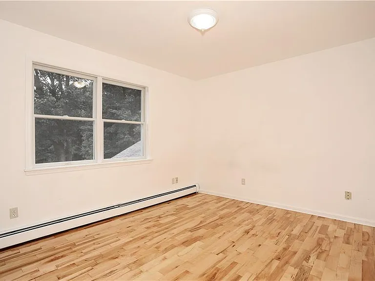 80 Old Quaker Hill Rd — Photo 16
