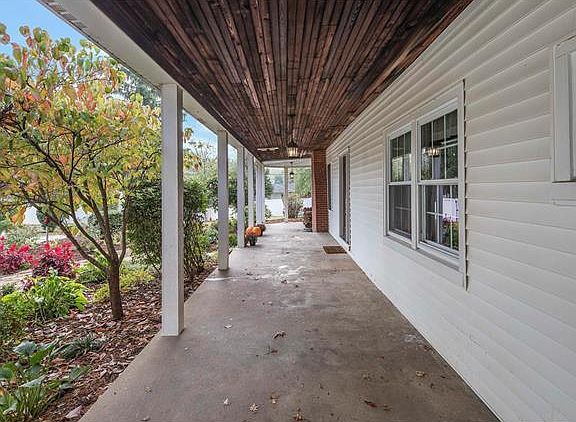 2nd image of 1335 Ross Ave