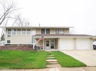 1340 Dennison Rd, Hoffman Estates, IL 60169