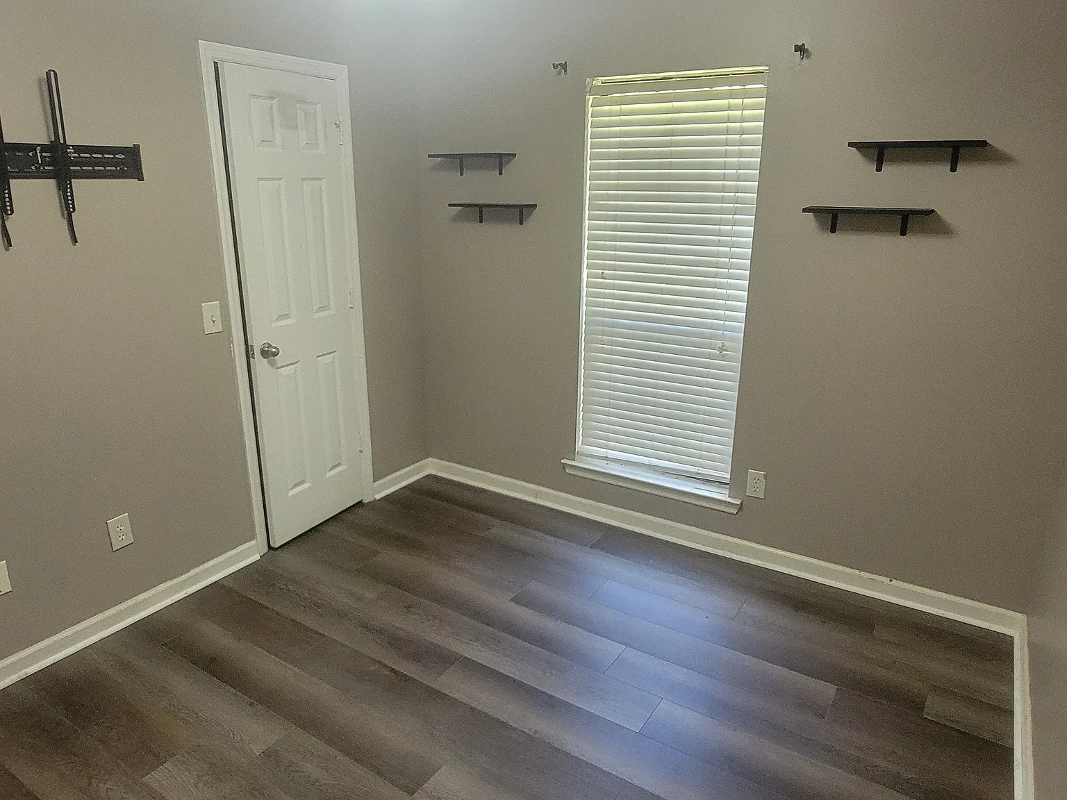 3 bed, 1.5 bath, 1121 sqft, $1,375 — Photo 4