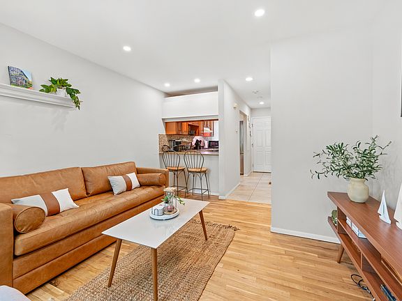 3rd image of 49 Canoe Place Rd APT 312