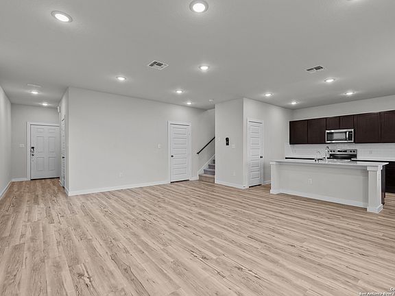 5th image of 10706 Gilmore Garden