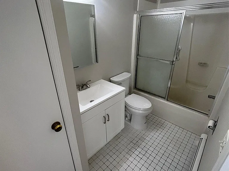 944 Union St #B — Photo 5