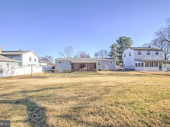 3rd image of 109 Sandsbury Ave