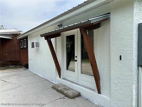 3rd image of 236 Hillside Dr