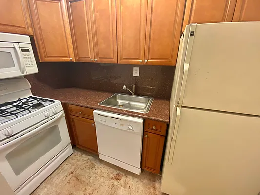 Rented by J PRESTON AND ASSOCIATES INC | media 24