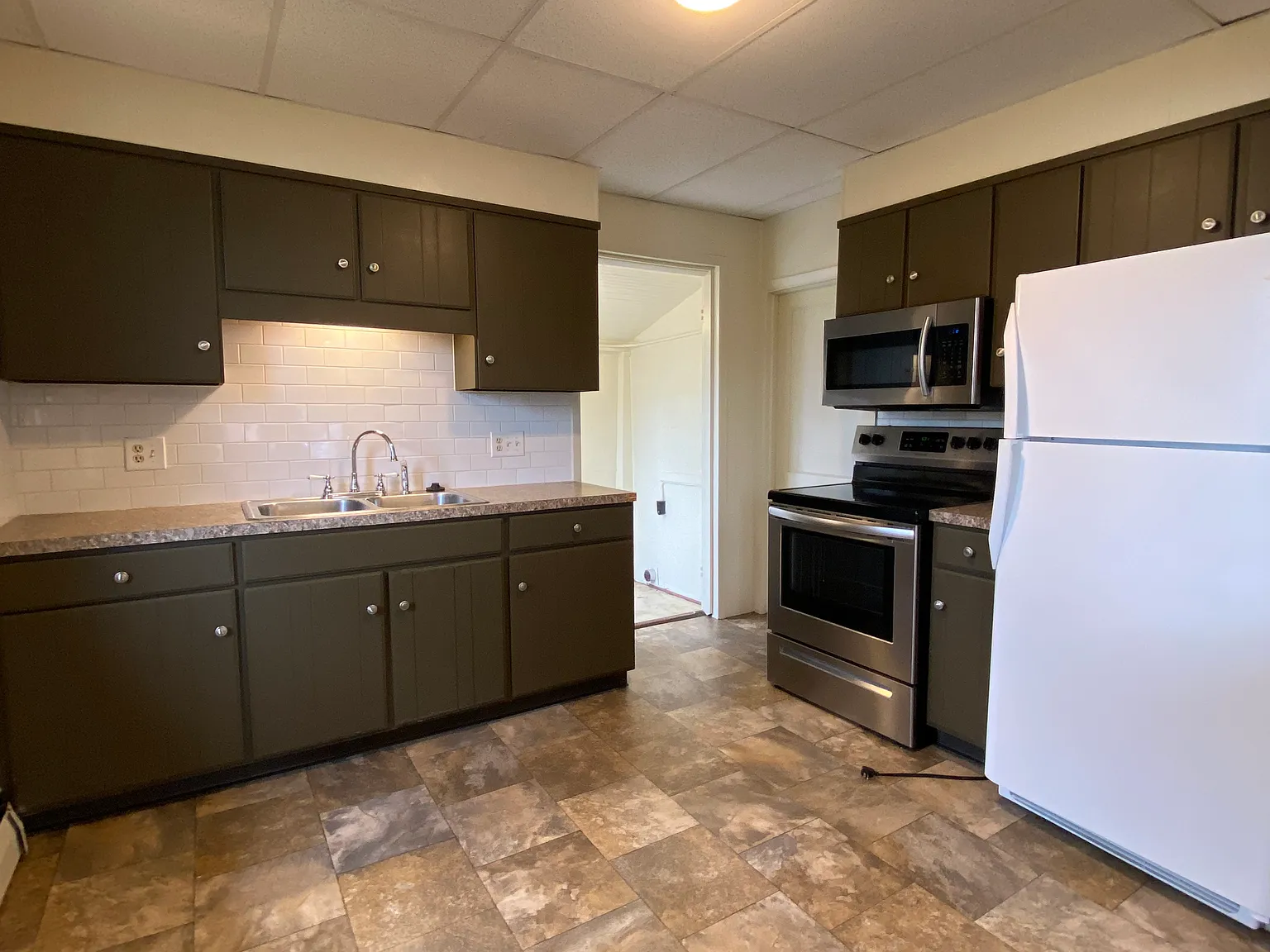 2 bed, 800 sqft, $1,575 — Photo 4