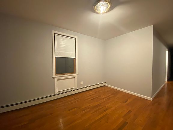 4th image of 2411 33rd St #3