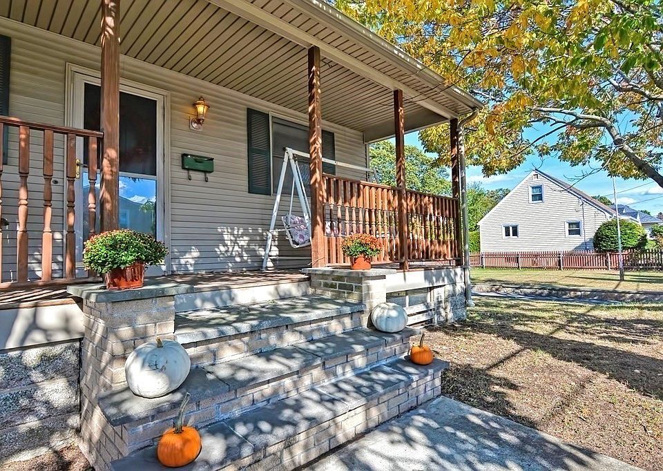 117 Martin St, East Providence, RI 02914 Zillow