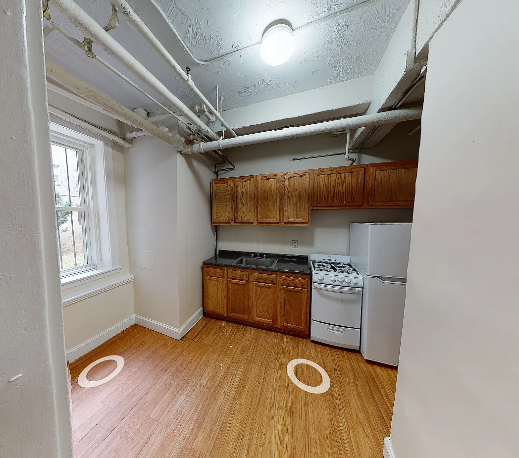 3 bed, 9998 sqft, $2,525 — Photo 1