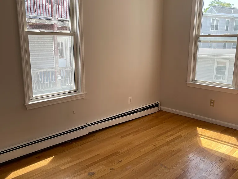 15 Albion St #2 — Photo 6
