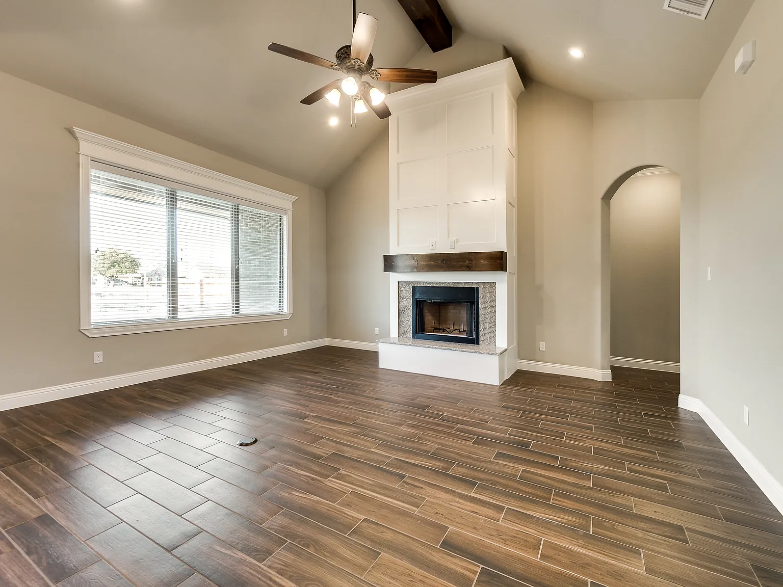 4 bed, 2017 sqft, $2,300 — Photo 3