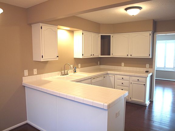 4th image of 834 34th St NW Unit 1-7