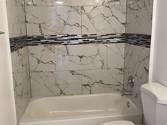 4th image of 2841 Somerset Drive #103