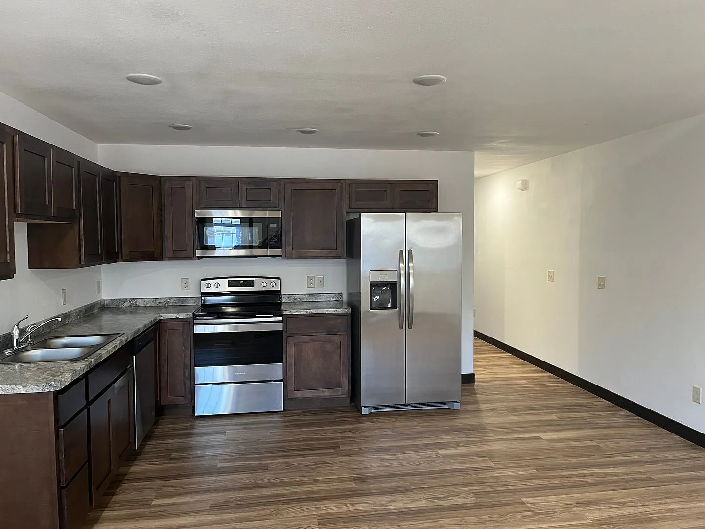 1007 University Avenue — Photo 2