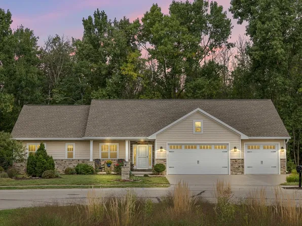 2160 Grey Wolf Ct, Green Bay, WI 54313