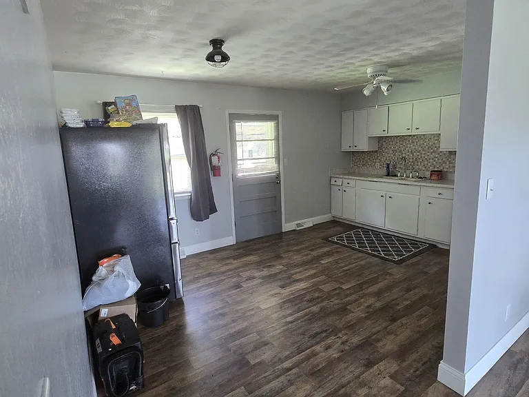 715 W Broadway St — Photo 8