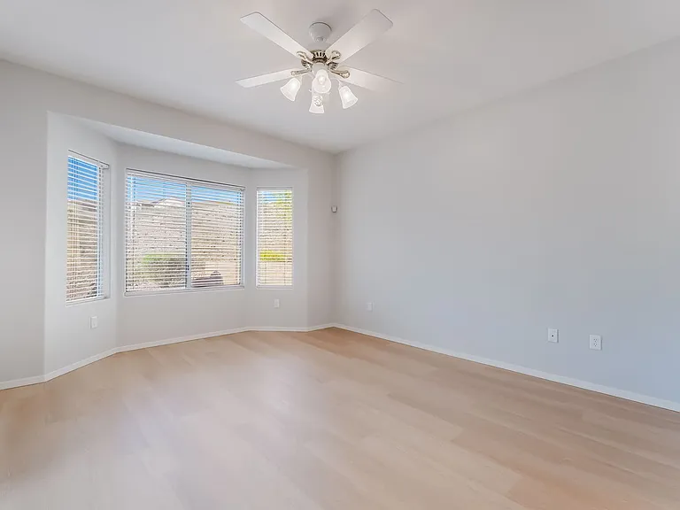 2571 Thatcher Ave — Photo 13