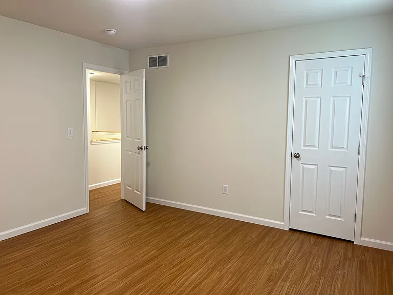 476 London Ct — Photo 14
