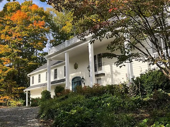 20 S 6th St, Zionsville, IN 46077