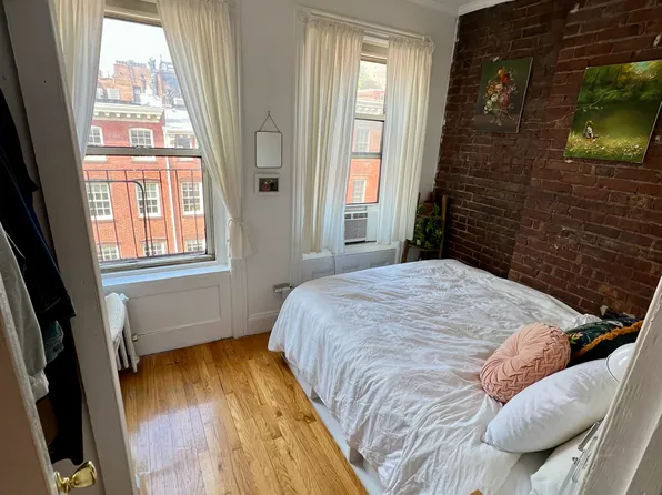 145 Waverly Pl APT 5W, New York, NY 10014