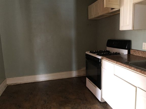 4th image of 818 Garvey Ave