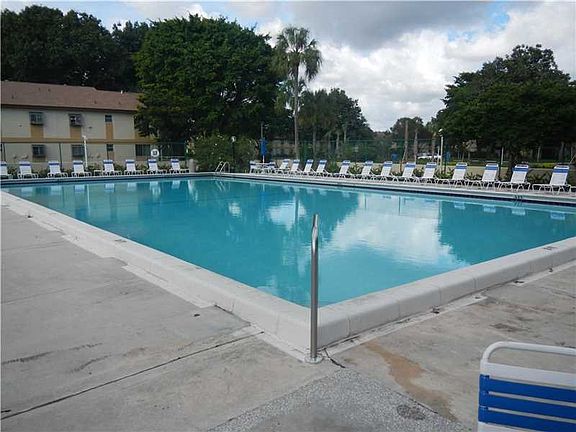 5th image of 306 Gardens Dr APT 103