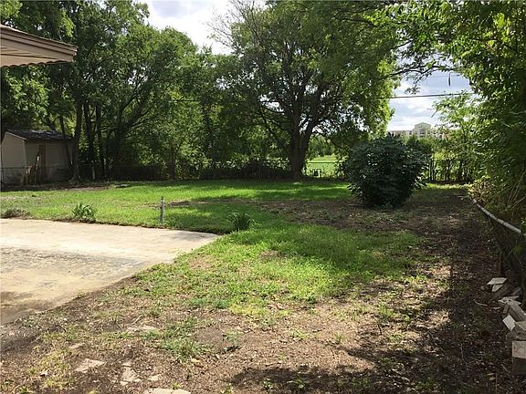 3rd image of 1326 Wintergreen Ct