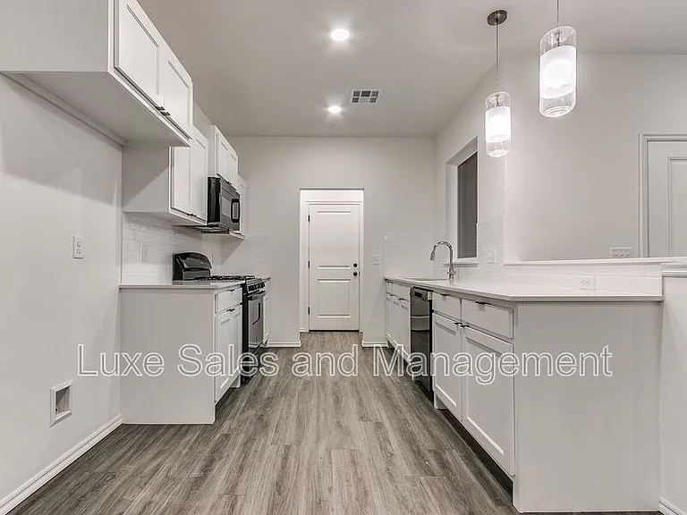 8012 NW 110th Dr — Photo 41