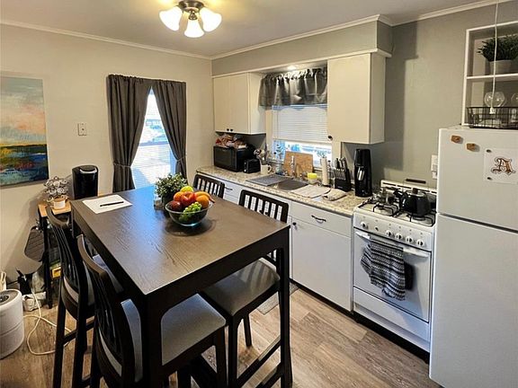 4th image of 280 Maple Ave Unit 3