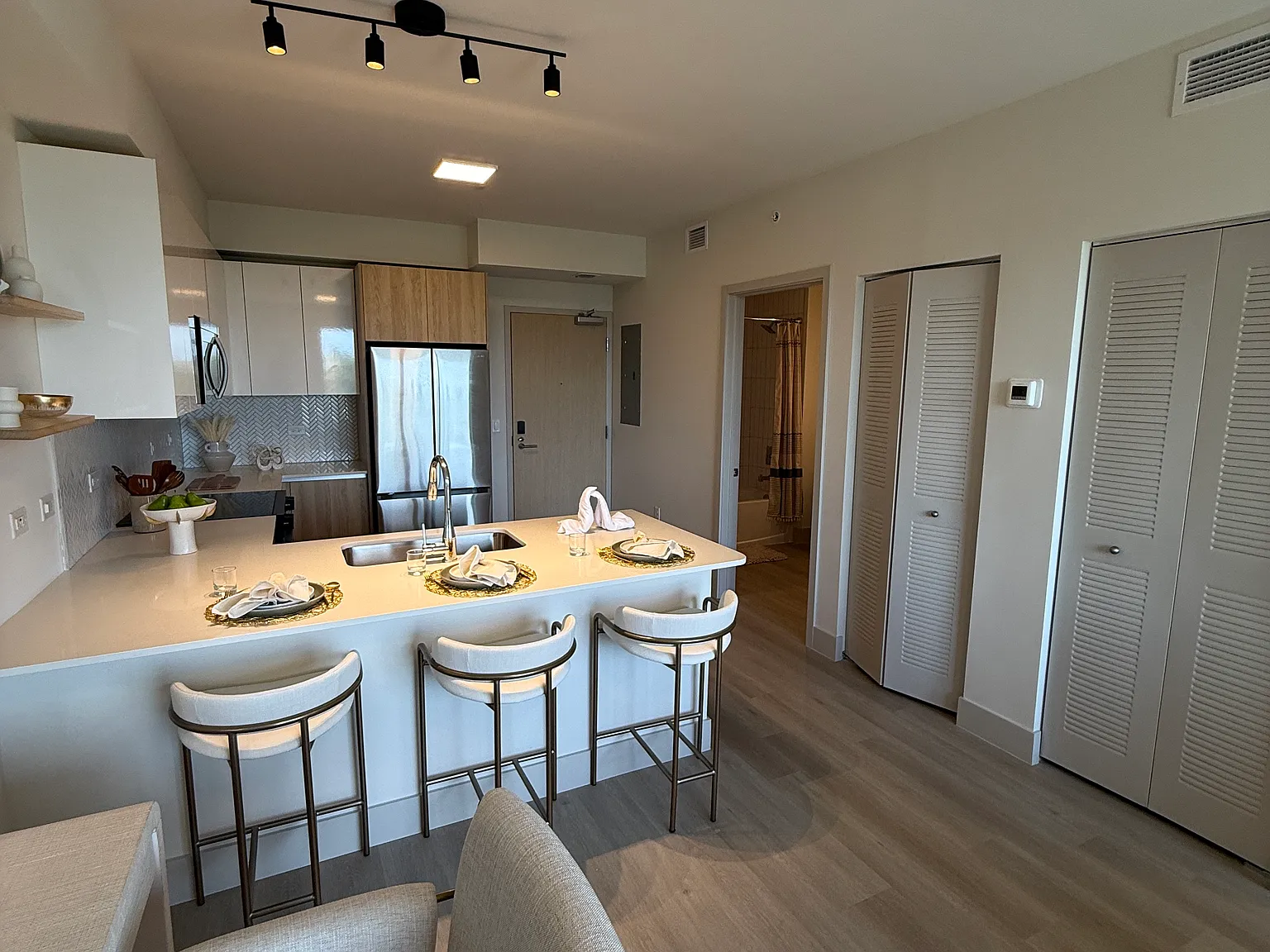 Studio, 552 sqft, $1,970 — Photo 3