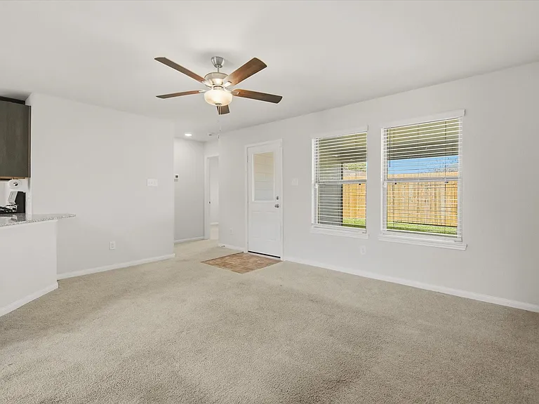 1228 Haverford Ln — Photo 8