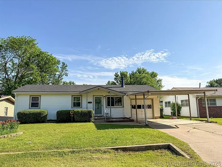 318 E Maple St — Photo 26