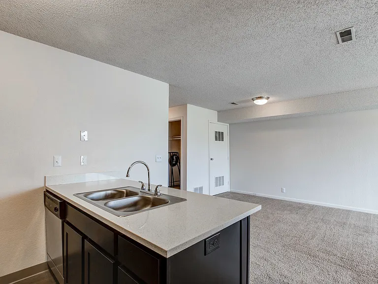 2420 Greenbriar Dr — Photo 14