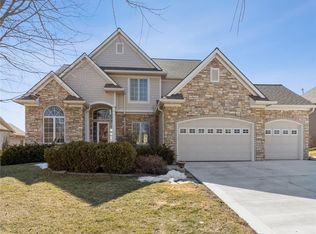 9524 Woodland Dr, Johnston, IA 50131