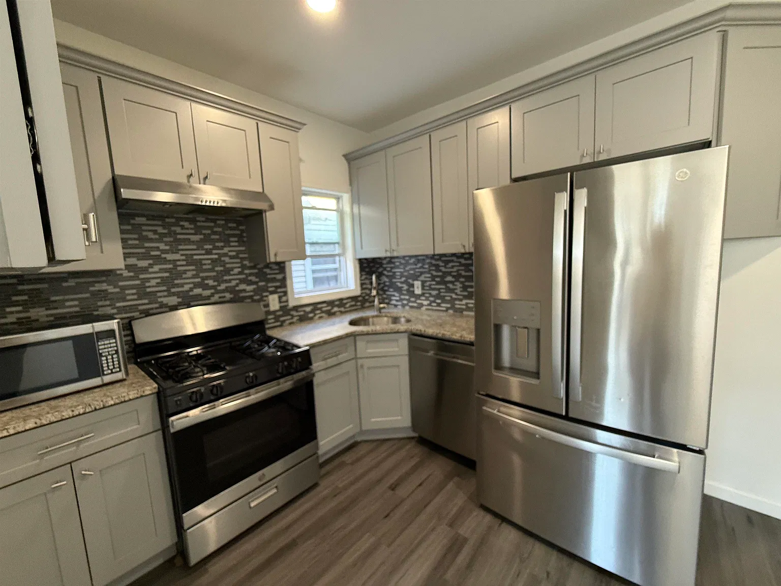 3 bed, 1.5 bath, $2,200 — Photo 1