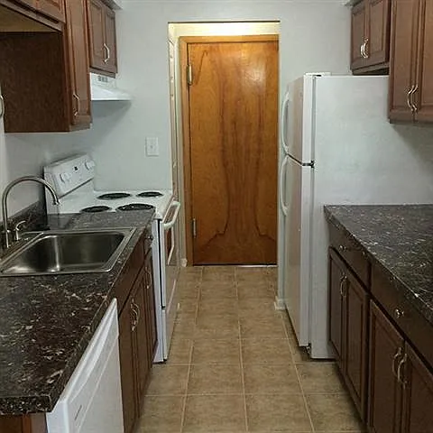 Cedarwood Estates Apartments — Photo 8