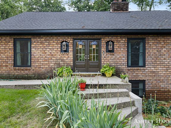4th image of 2517 Shadowbrook Dr SE
