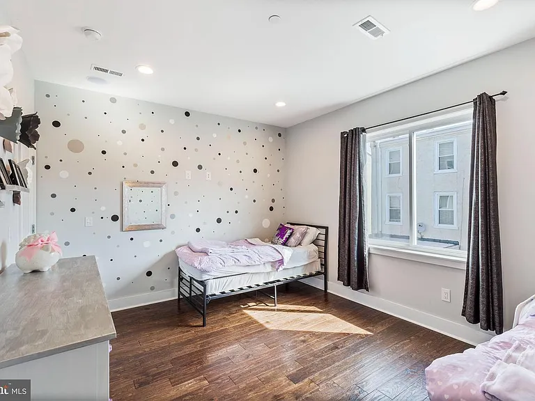 2621 E Letterly St — Photo 18