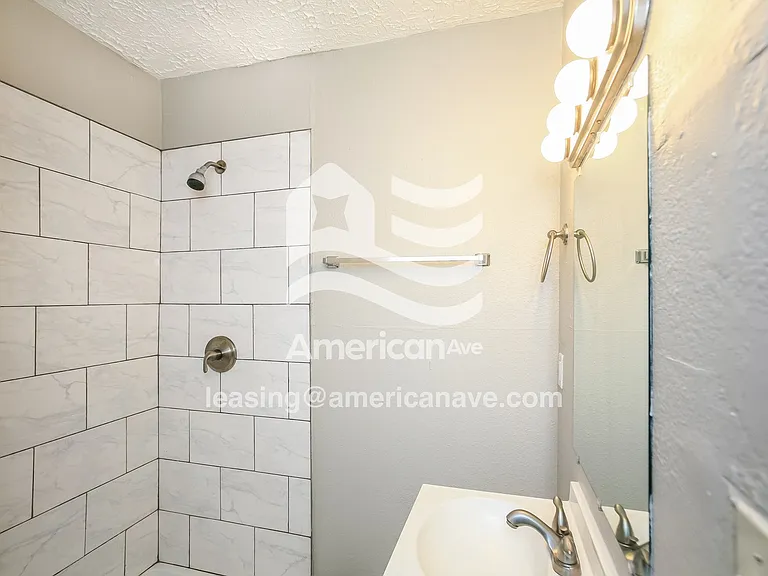 713375_014_wm_-_bathroom_13546258.jpg