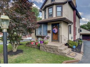 914 Rhoads Ave, Secane, PA 19018